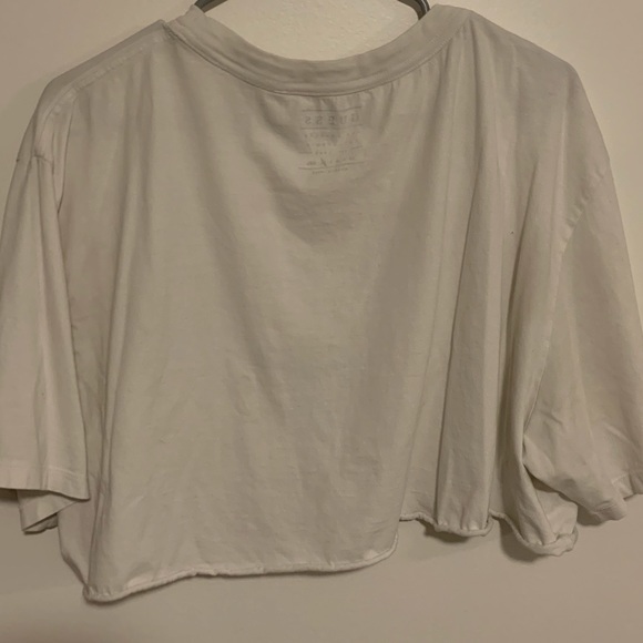 GUESS Cropped Tee - Picture 2 of 3